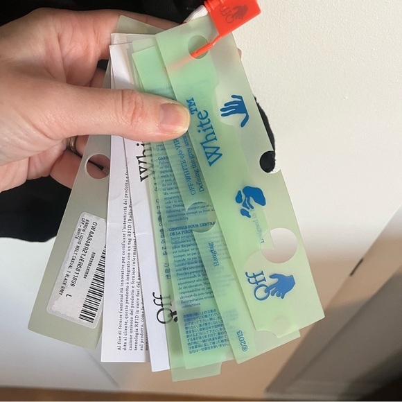 OFF WHITE Liquid Arrows Tee - Picture 9 of 14